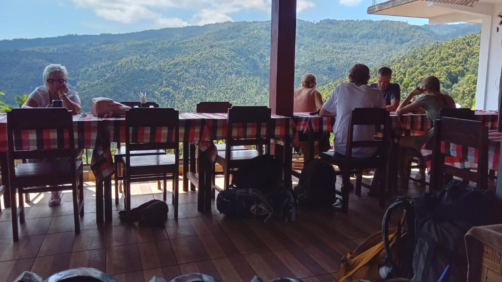 Aris Homestay And Warung Made Munduk Екстериор снимка