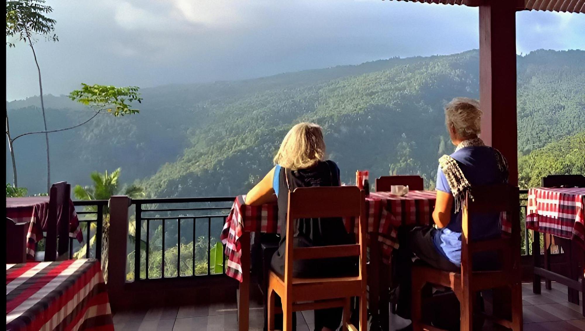 Aris Homestay And Warung Made Munduk Екстериор снимка
